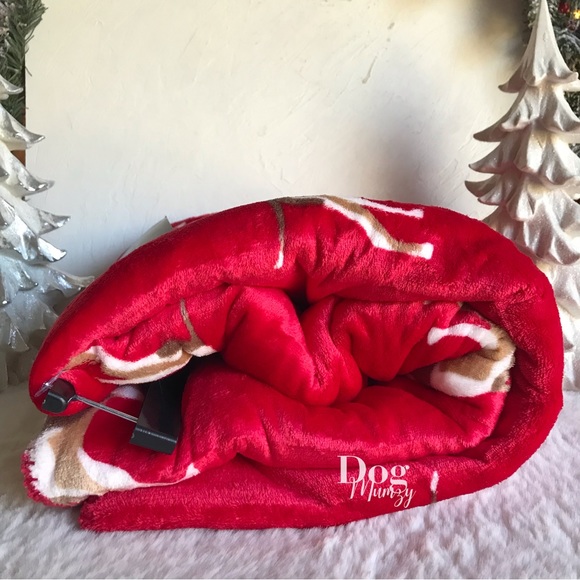 Tommy Hilfiger Hound Dog Sherpa Pet Throw - Picture 2 of 7